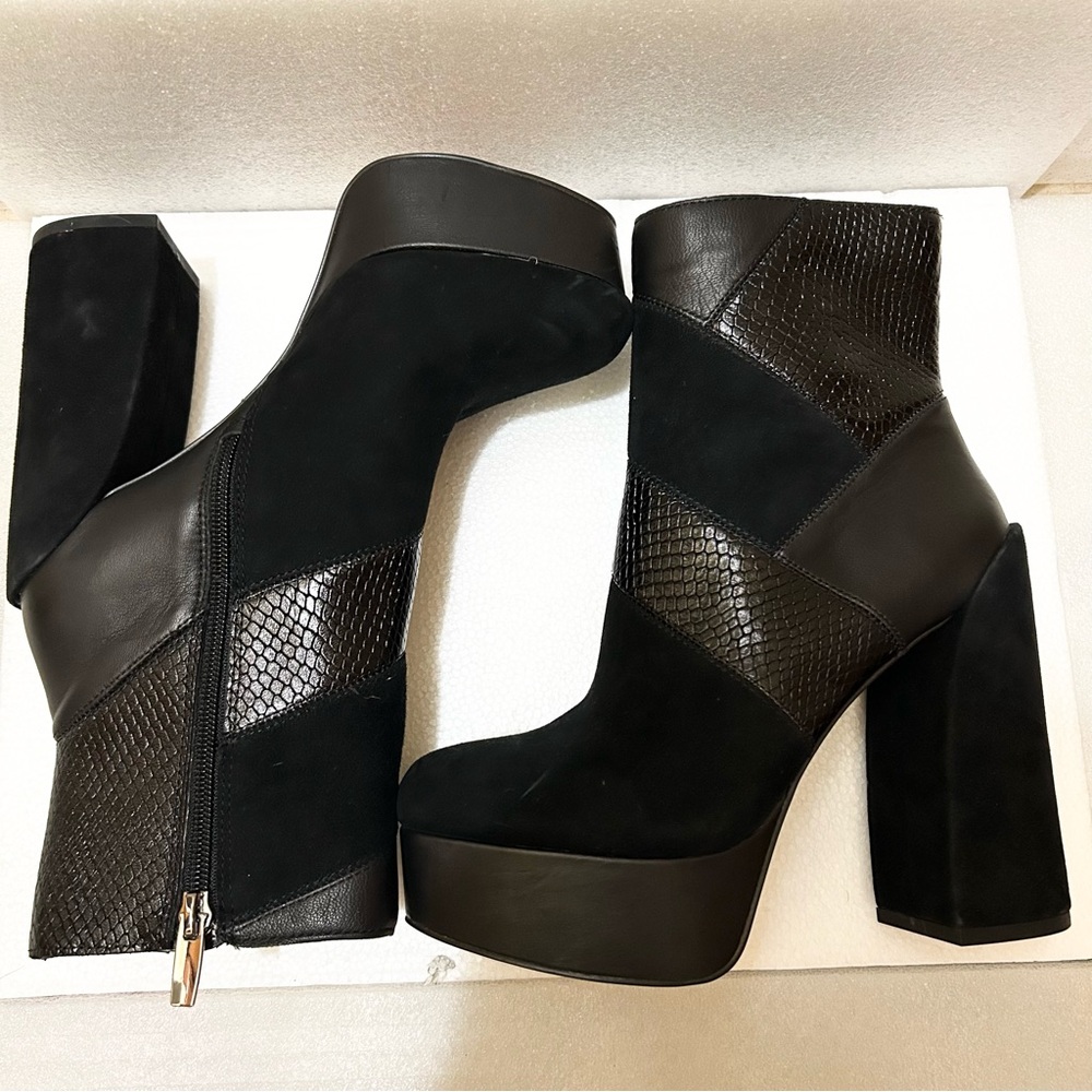 Vince Camuto Gilisama Black Snakeskin Leather & Suede Ankle Boots Size 6M/36 1/2